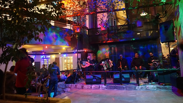 Beyrut gece hayatı cafe Em Nazih