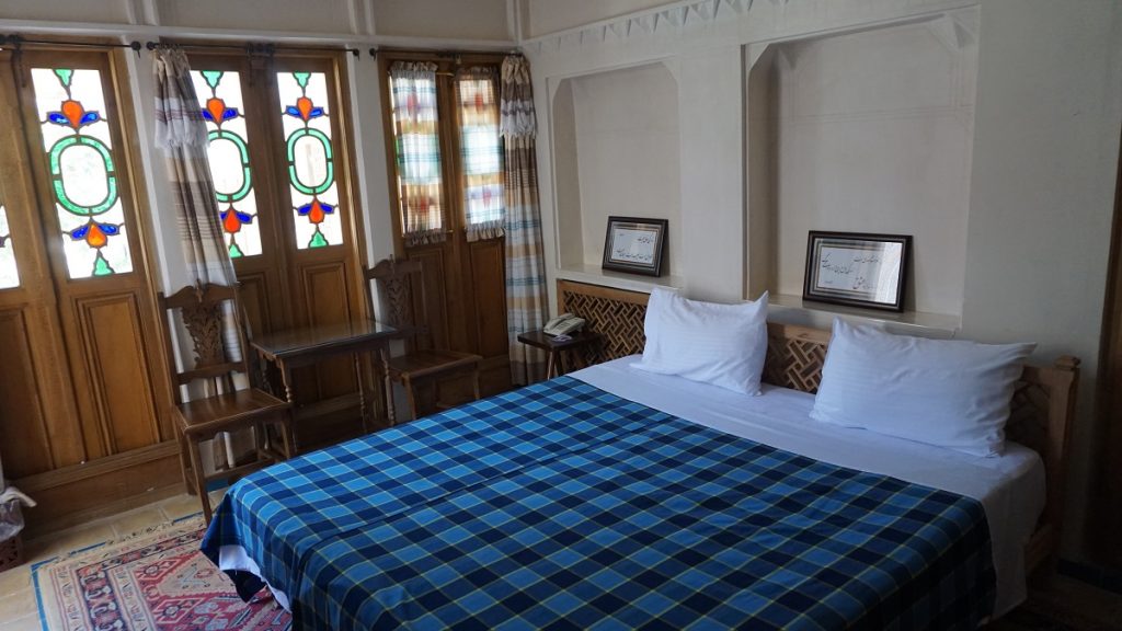 kashan konaklama mahinestan raheb hotel