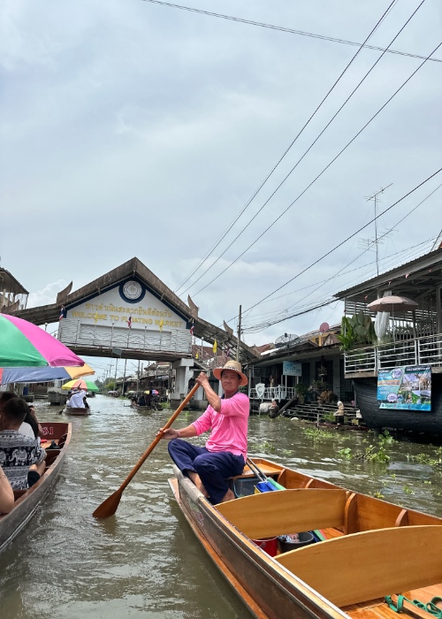 Damnoen Saduak Floating Market