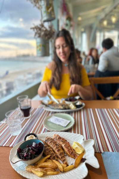 Samos’ta Ne Yenir? | Meşhur Lezzetler ve 10 Mekan Önerisi remataki restoran
