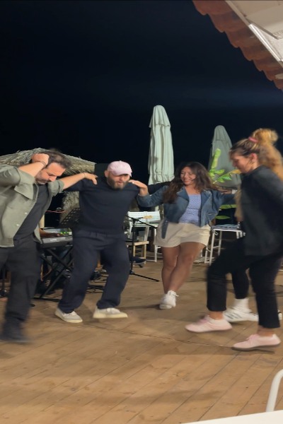 Samos’ta Ne Yenir? | Meşhur Lezzetler ve 10 Mekan Önerisi samos kokkari social club