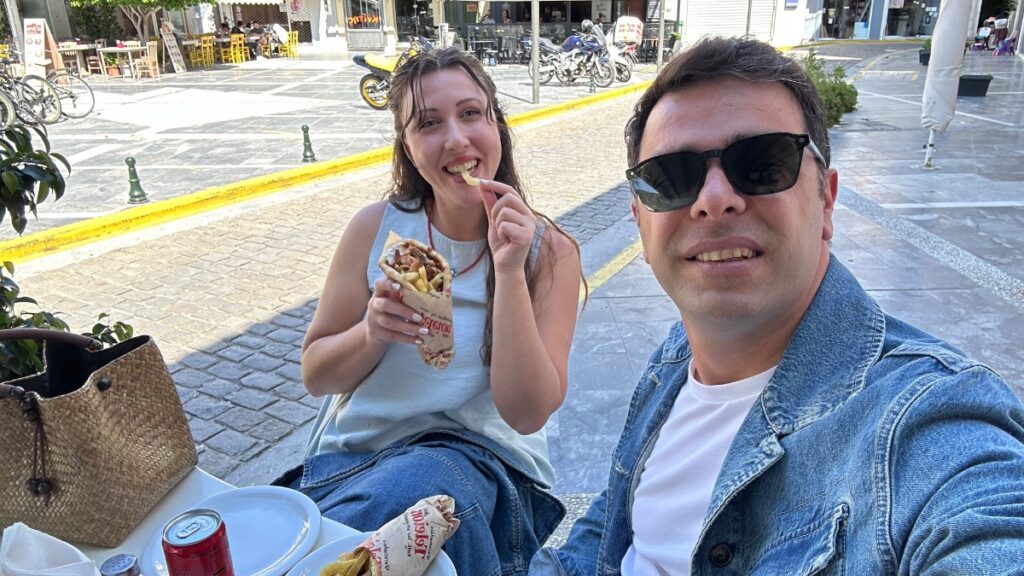 Samos’ta Ne Yenir? | Meşhur Lezzetler ve 10 Mekan Önerisi samos mekanları