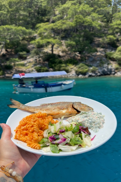 Göcek Tekne Turu 2025 | En İyi Fiyatlar, Rota ve Tavsiyeler göcek günübirlik tekne turu yemek