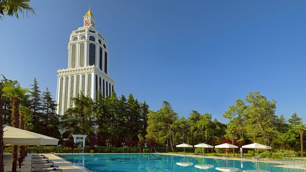 Batum’da Nerede Kalınır? | En İyi 13 Otel Önerisi Sheraton Batumi Hotel | Batum otel tavsiyeleri