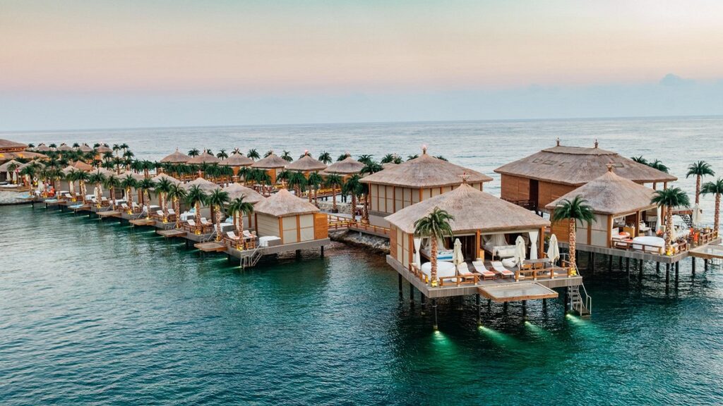 Girne'de Nerede Kalınır? En Güzel 13 Otel Önerisi Cratos Premium Hotel | Girne'de nerede kalınır
