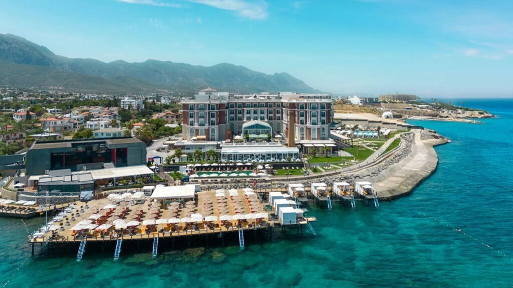 Girne'de Nerede Kalınır? En Güzel 13 Otel Önerisi Kaya Palazzo Resort | Girne merkez otelleri