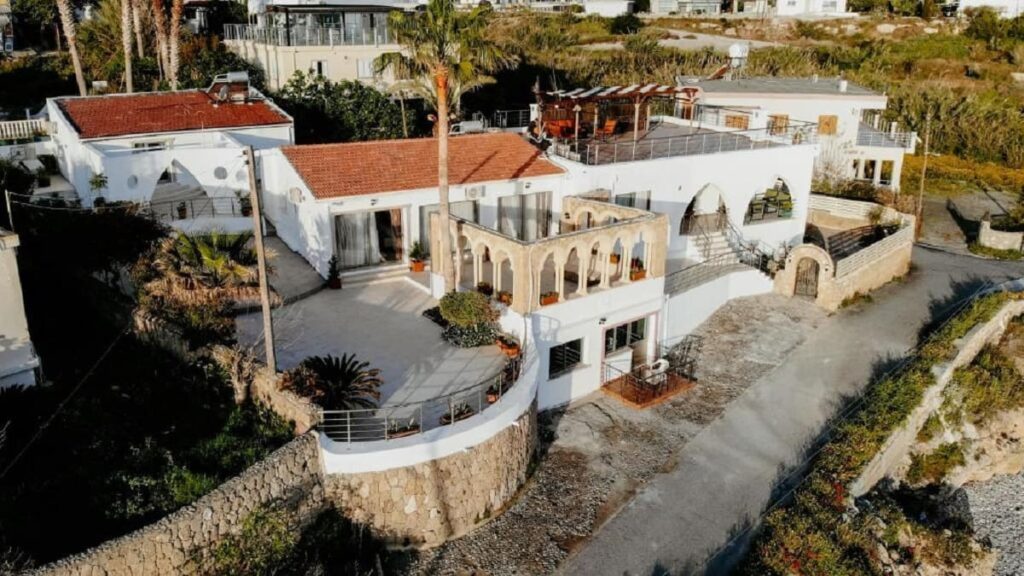 Girne'de Nerede Kalınır? En Güzel 13 Otel Önerisi Luxuriant Houses Kyrenia | Girne denize sıfır oteller