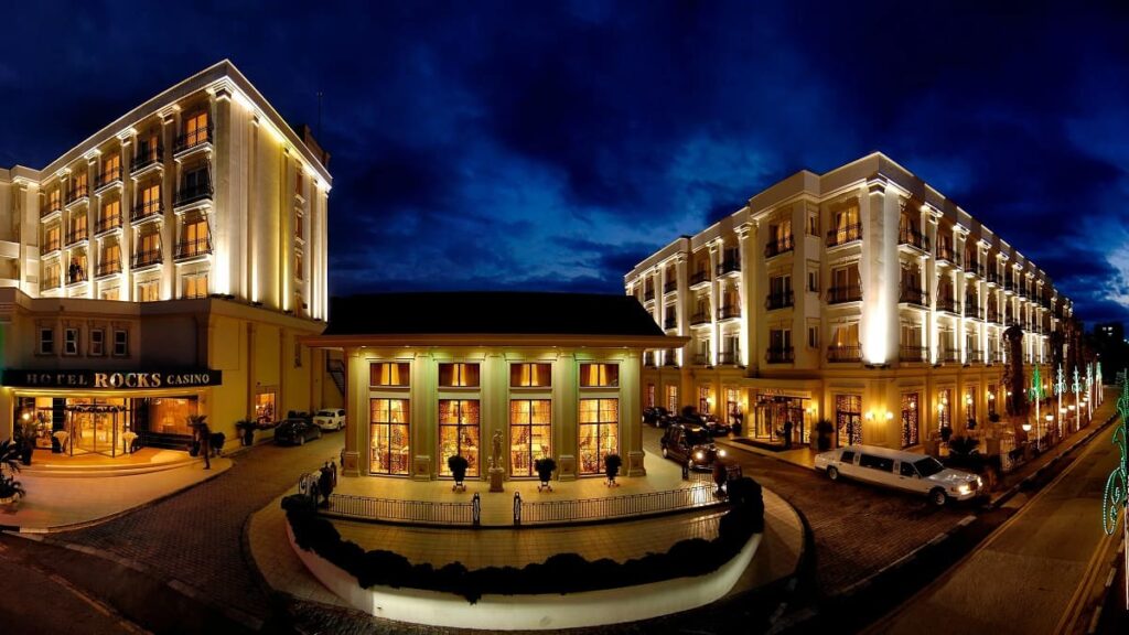 Girne'de Nerede Kalınır? En Güzel 13 Otel Önerisi Rocks Hotel | Girne merkez otelleri