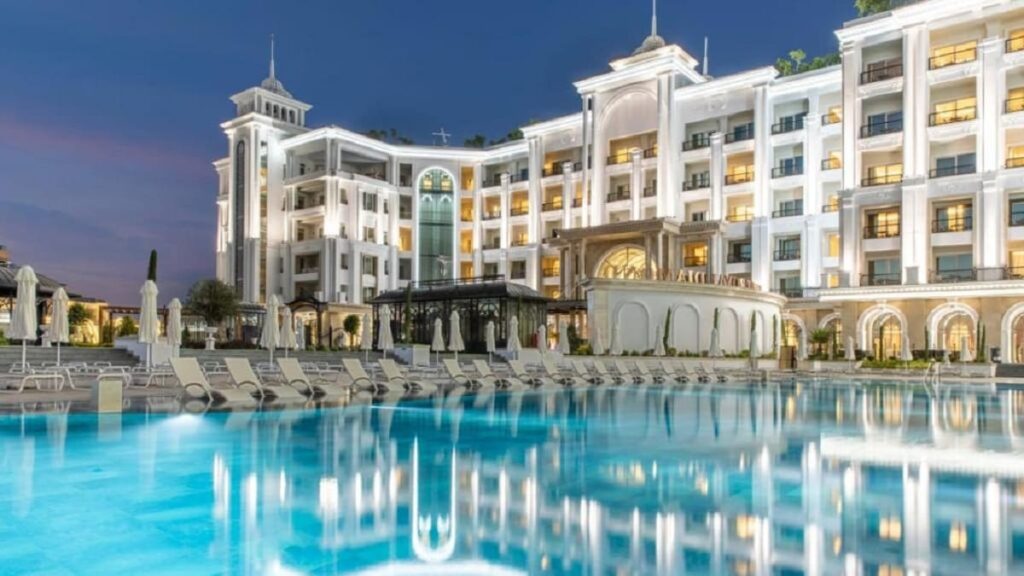 Girne'de Nerede Kalınır? En Güzel 13 Otel Önerisi Merit Royal Diamond Hotel & Spa | Girne balayı otelleri
